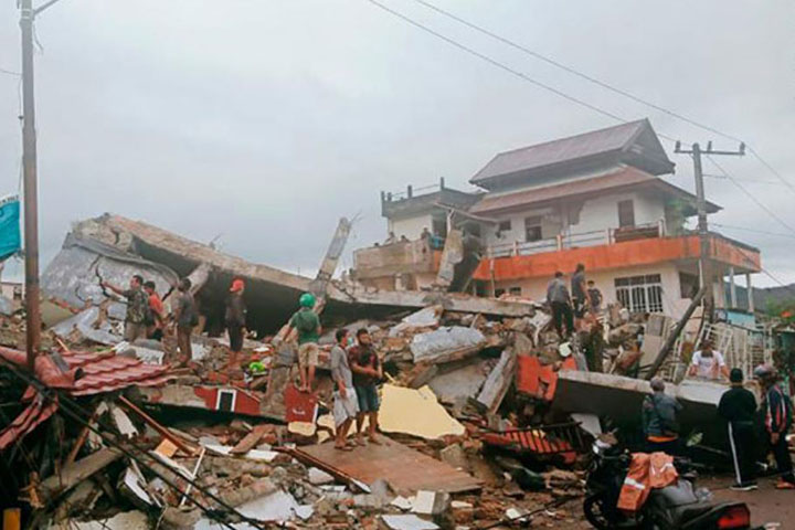 7.2 magnitude earthquake shakes Indonesia