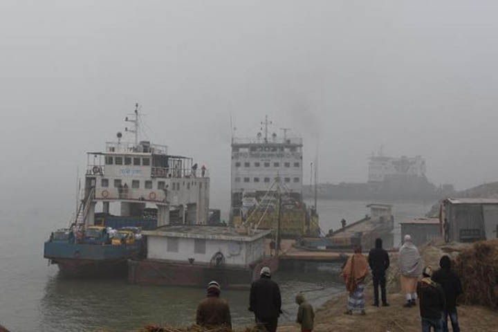 After stopping for 5 hours on the Daulatdia-Paturia route, the ferry resumed