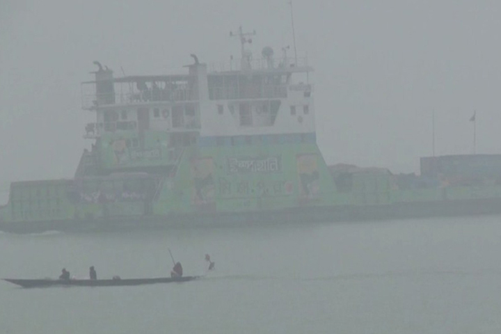 Daulatdia-Paturia ferry service closed, 4 ferries in the middle river