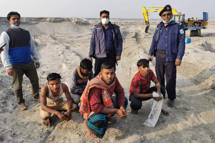Four jailed for illegally extracting sand in Tangail