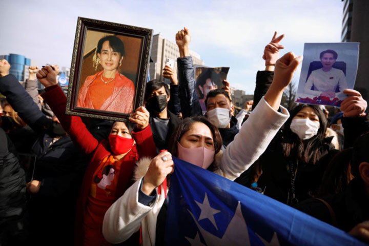 Japan government calls for release of Aung San Suu Kyi, restoration of democracy