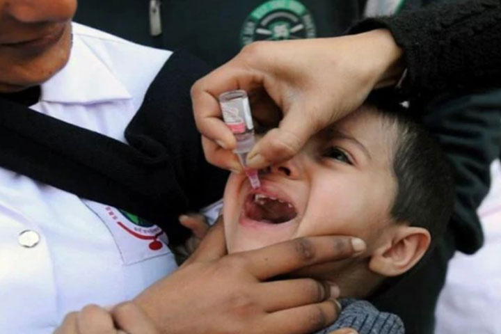 12 children administered with santiser instead of polio drops in Maharashtra
