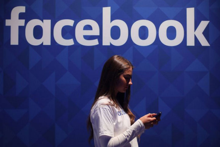 Facebook blocks Australian users from viewing or sharing news