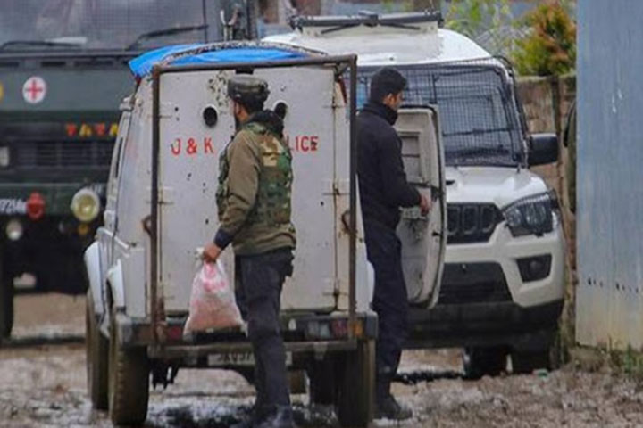Two die as terrorists open fire at policemen in Kashmir