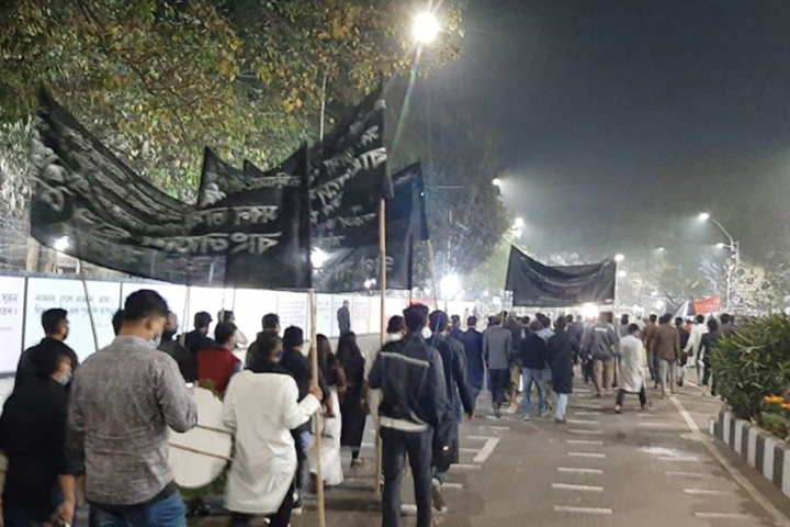 People flock to the Shaheed Minar to pay their respects to the language martyrs
