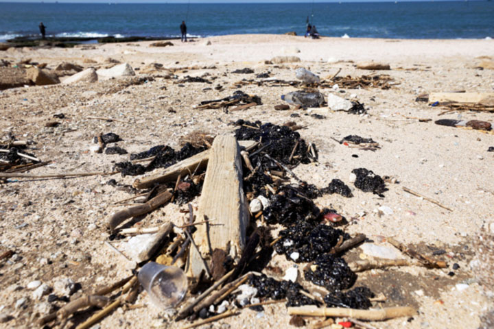 Israel shuts Mediterranean shore after oil spill devastates coast