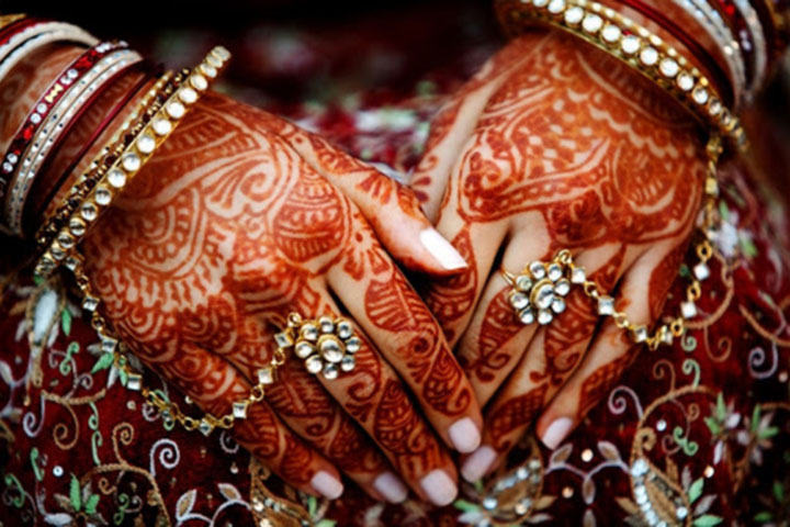 Uttar Pradesh- woman eloped with 4 men, panchayat hold lucky draw to pick husband