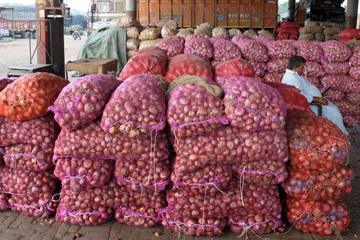 The price of onion increased by 10 rupees per kg in one day