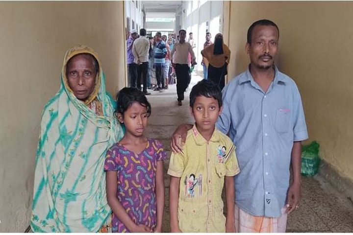 The parents got back the two children lost in Shariatpur