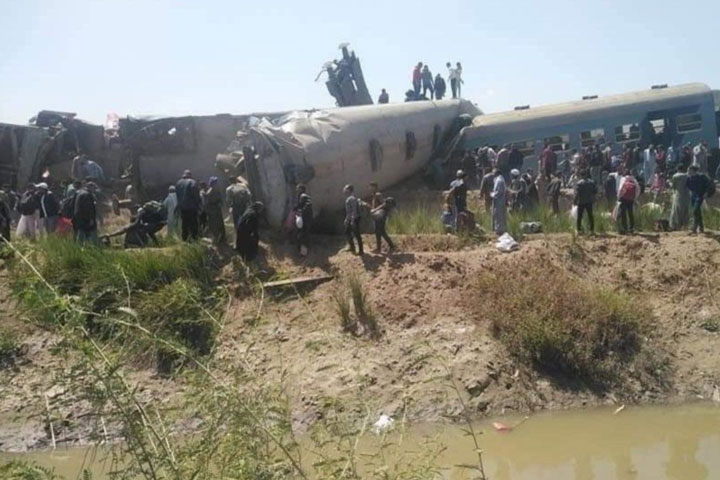 Egypt train crash, At least 32 people dead as two carriages collide head-on