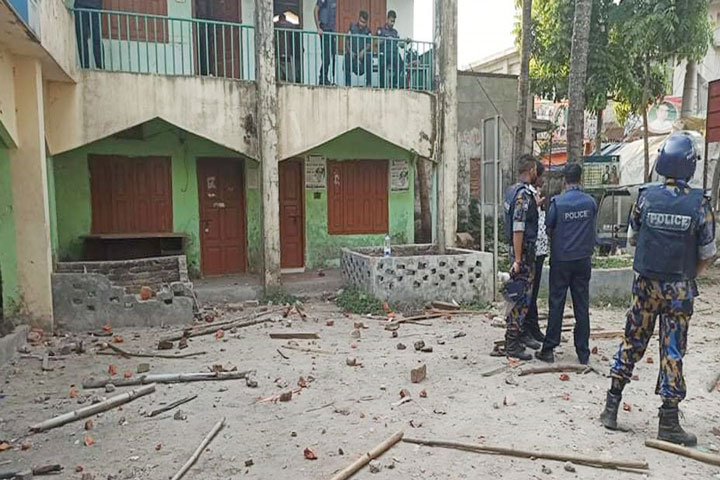 Attack on police camp from procession, 25 policemen injured