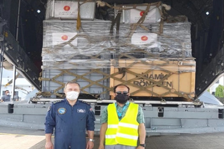 Turkish Airlines in Dhaka with medical supplies for Rohingyas