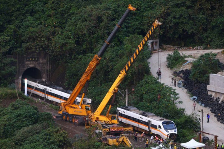 Taiwan Prosecutors seek arrest after train crash which killed 50