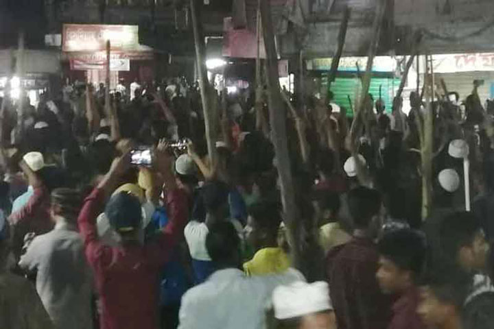 Mamunul Haque supporters attacked and vandalized the police station