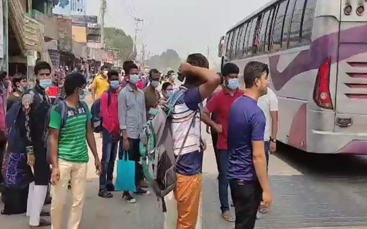 Passengers on Dhaka-Tangail-Bangabandhu Bridge Highway under heavy pressure
