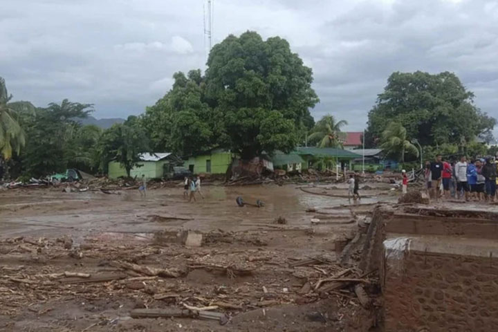 Indonesia- Flash floods and landslides kill at least 44, leave several injured