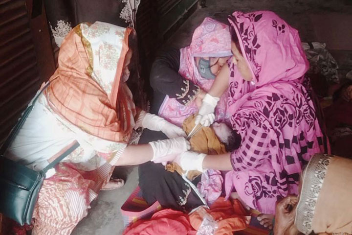 The child was delivered in an autorickshaw on the way to the hospital