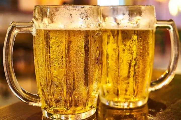 gurgaon restaurant is offering free beer to people who show their vaccine card, RTV