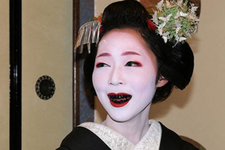 The Allure of Blackened Teeth-A Traditional Japanese Sign of Beauty