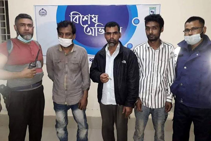 3 arrested along with lawyer while consuming heroin