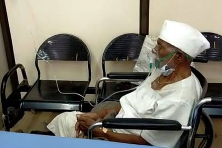 COVID patients get oxygen sitting in chair as osmanabad hospital run out of bed