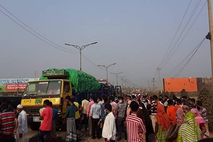 3 injured, 2 killed in Savar truck crash