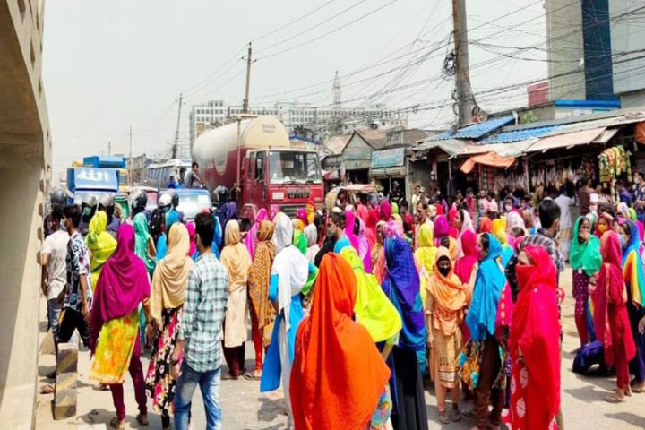 Blockade of Dhaka-Mymensingh highway demanding salary