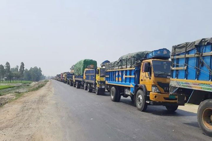 Long traffic jam on Dhaka-Bogra highway