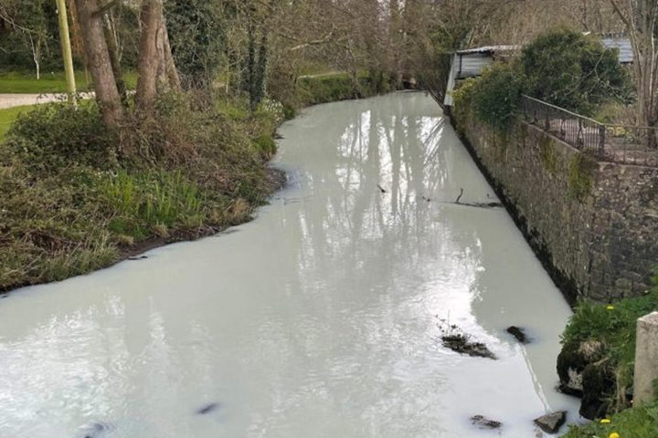 Welsh river runs white after milk tanker overturns, RTV