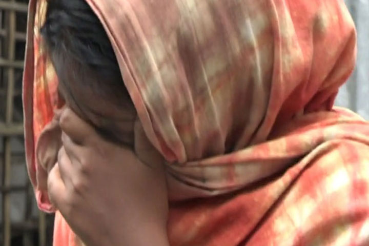 Husband raped the girl, the wife guarded from outside!