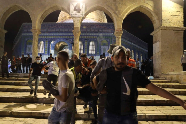 184 Palestinians hurt as Israel police storm Al Aqsa