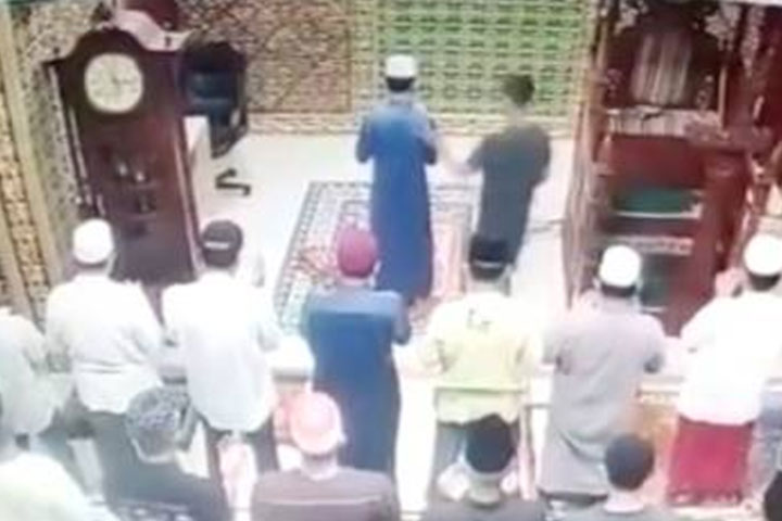 Man assaults imam in Indonesia during Fajr prayers, detained