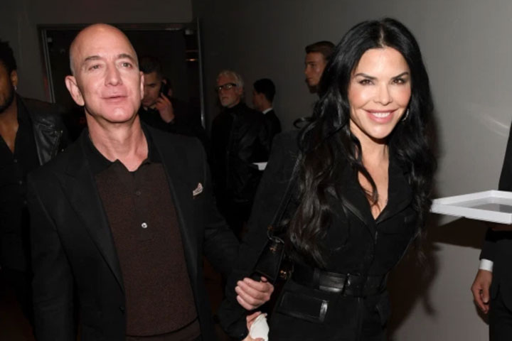 Jeff Bezos’ interest in helicopters revealed affair with Lauren Sanchez