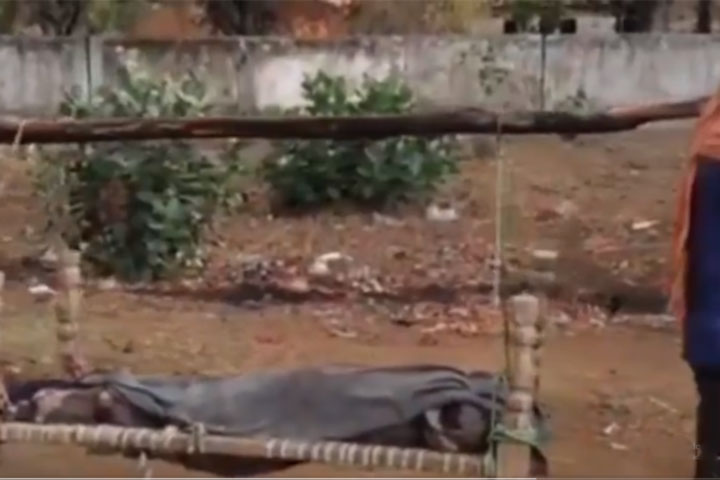 A man was forced to carry his daughter's body on a cot for post-mortem for 35 km, walking for almost seven hours to reach the hospital in Singrauli 