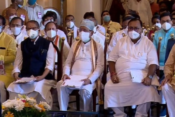 The swearing in of Mamata's cabinet ended in a few minutes