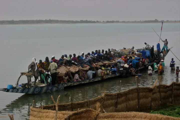 Boat carrying about 200 people capsizes in Nigeria