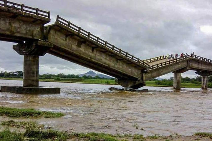 bridge collapses in Jharkhand during Cyclone Yaas