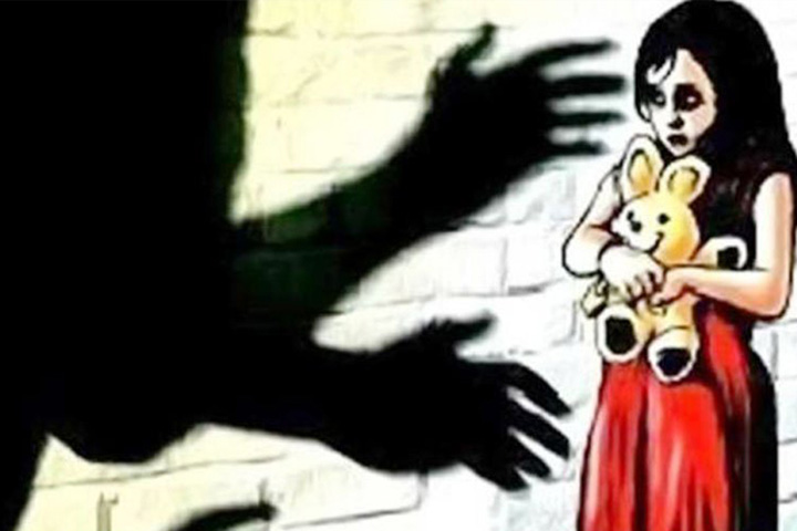 18-year-old girl lodges report against father