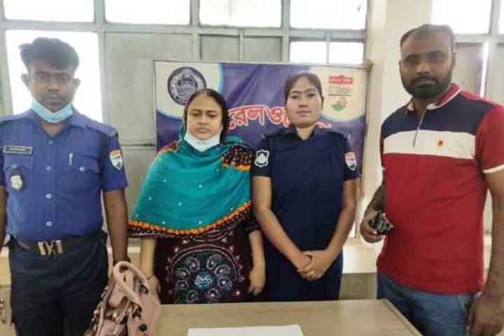 Women arrested with yaba from railway station in Dhaka