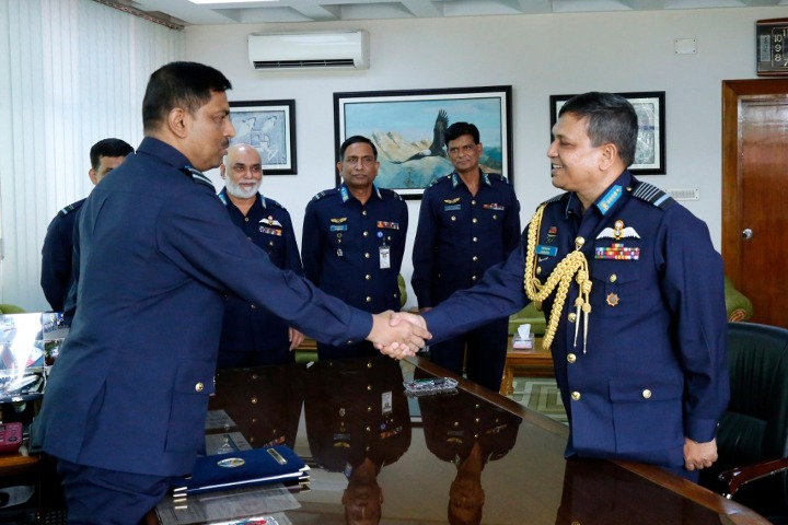 Air Vice Marshal Sheikh Abdul Hannan took charge of the Air Force