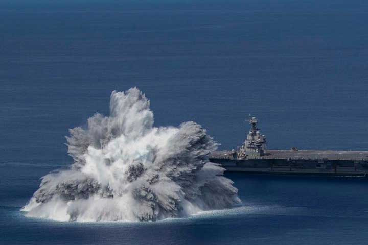 US navy tests 18000 kg bomb in Atlantic ocean