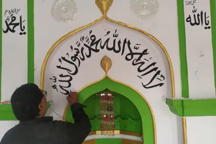 India’s Hindu calligrapher whose art adorns more than 200 mosques