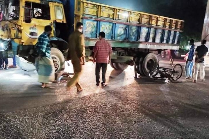 Rickshaw puller killed in truck accident