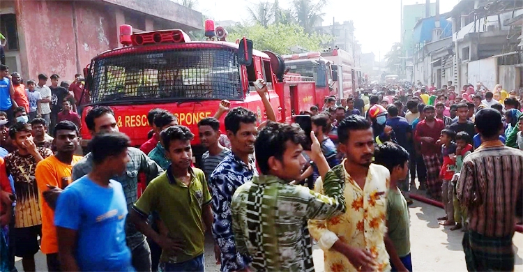 Terrible fire in Kaptan Bazaar, 1 killed