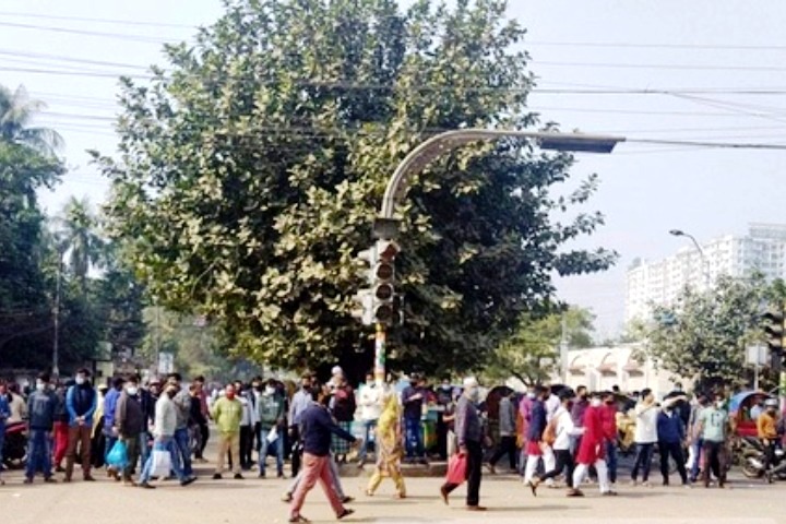 Job seekers on the road, Nilkhet blockade on 4 demands