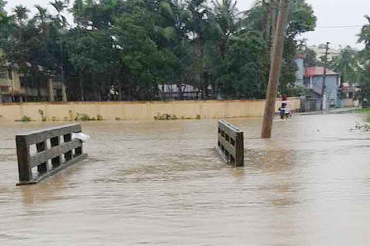 Moulvibazar inundated as Monu protection dyke collapse