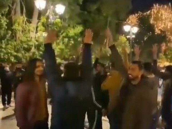 Pakistanis occupy Syntagma Square: ‘Greece is besieged by a herd of foreigners'